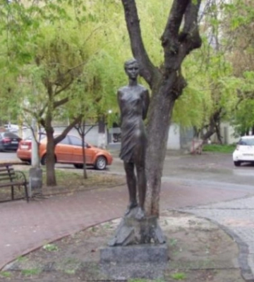 В Киеве демонтировали памятник Зое Космодемьянской, фото