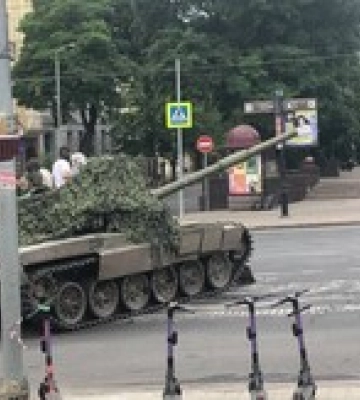 Бунт Пригожина: у Ростові танки оточили адміністративні будівлі