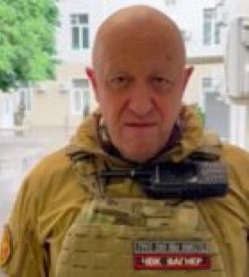 Пригожин появился в штабе в Ростове. Требует Шойгу и Герасимова, угрожает "идти на Москву"