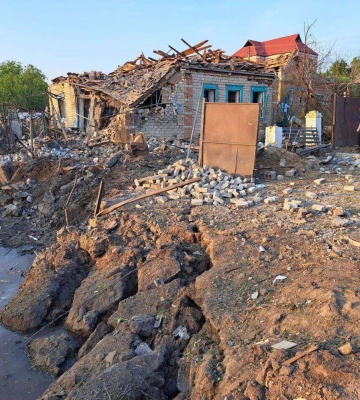 В Днепре несколько домов разрушены до основания, есть пострадание: появилась огромная воронка