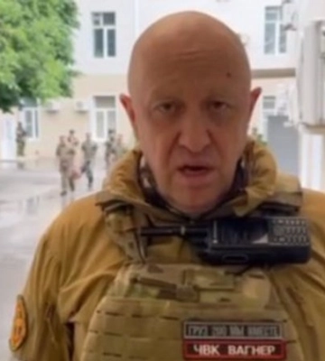 «А потом пойдем в Москву». Пригожин заявил, что взял под контроль военные объекты Ростова