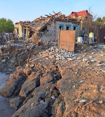 Росіяни завдали ракетного удару по приватному сектору в Дніпрі: є постраждалі, 4 будинки знищені (ФОТО)
