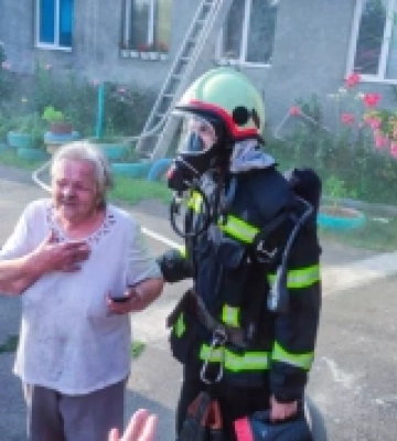 На пожежі в Іршаві вогнеборці врятували трьох людей та котика