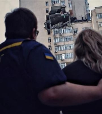 Під завалами будинку в Києві ще можуть бути люди: рятувальна операція триває