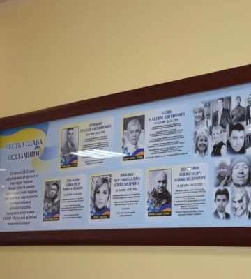 У Сумському медколеджі відкрили меморіальну дошку загиблим на війні випускникам
