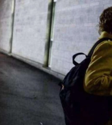 У Києві затримали зловмисника, який вдарив ножем чоловіка на зупинці громадського транспорту
