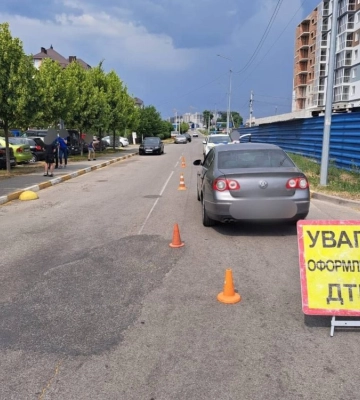 Під Києвом водійка легковика збила вагітну жінку та дворічну дитину (ФОТО)