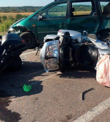 На Волині пенсіонерка на Mazda, не увімкнувши поворот, збила мотоцикліста: як її покарали