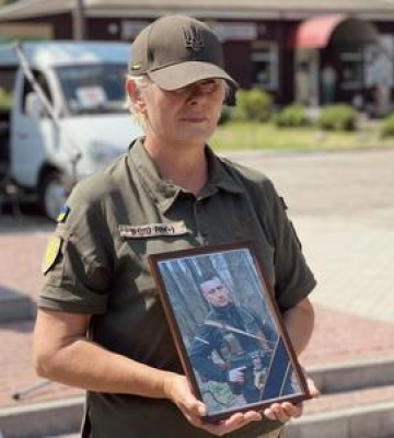 На щиті: у Полтавській громаді попрощалися з захисником України Сергієм Козіним