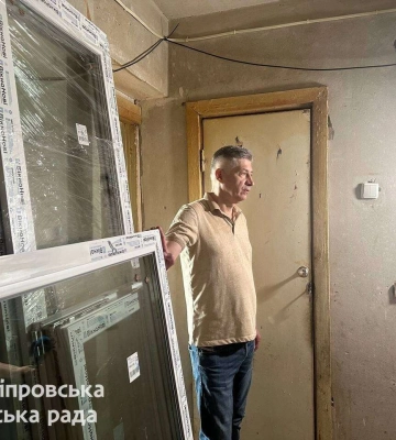 З початку війни у місті Дніпро замінили 3 700 вікон, які постраждали від ракетних ударів, 200 з них встановили за останні два тижні