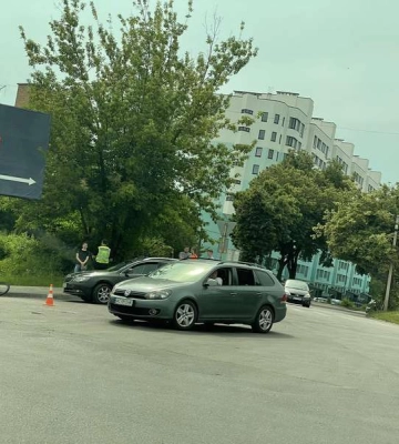 У Луцьку на Глушець «беха» збила велосипедиста: його госпіталізували 