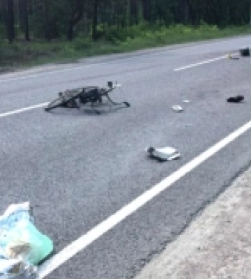 Раптово вийшов на дорогу: поблизу Сарн вантажівка збила пішохода