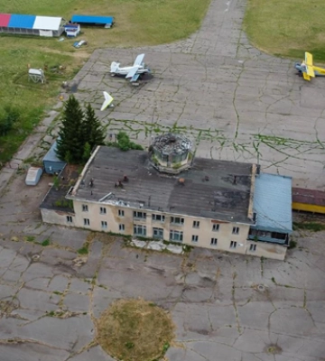 В Крыму россияне перекидывают технику на один из аэродромов - Атеш