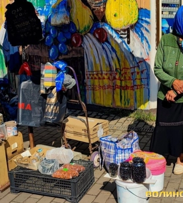 Ягідна пора: почім на луцьких базарах чорниці, полуниці та інші вітамінні смаколики. Фоторепортаж