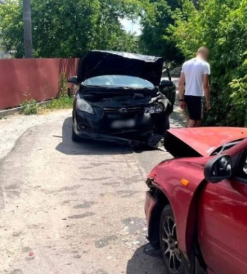 В Киевской области 15-летний подросток сел за руль и попал в ДТП: пострадала женщина