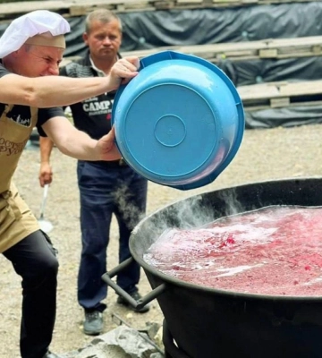Національний Рекорд України: на Рівненщині приготували 1200 л борщу