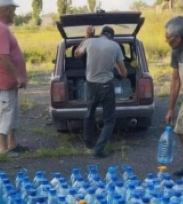 Мешканці Берислава отримали питну воду за підтримки угорської екуменічної служби допомоги