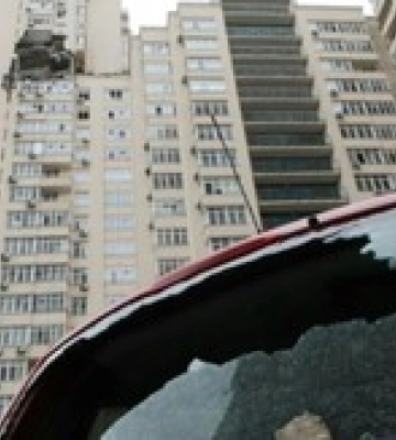 Ракетний обстріл Києва: рятувальники дістали з-під завалів багатоповерхівки тіла двох загиблих