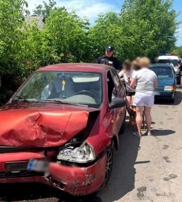 В Киевской области 15-летний подросток сел за руль и попал в ДТП: пострадала женщина
