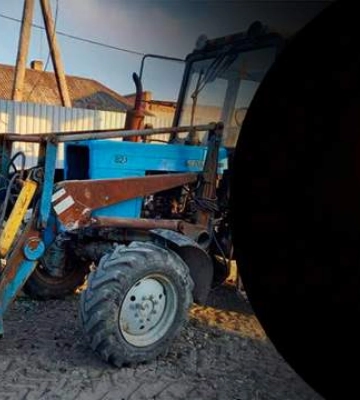 На Одещині водій трактора зачепив ковшем дитину, яка йшла по узбіччю. Через це дівчина померла