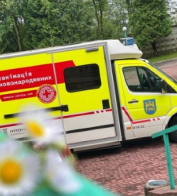 Львівська лікарня св. Миколая отримала від німецьких благодійників реанімобіль