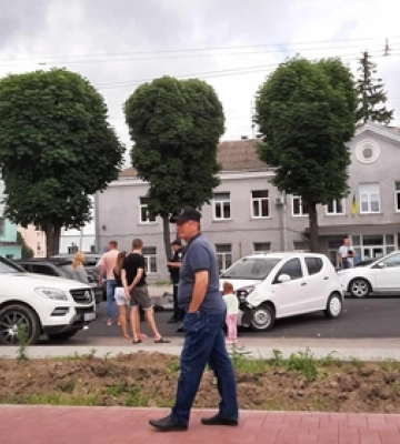 На Волині внаслідок двох ДТП автомобілі повилітали у кювет, є поранені (ФОТО)