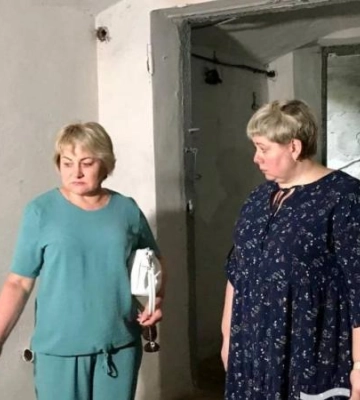 Інспекційний обʼїзд: чергова по місту перевірила, як ремонтують міську амбулаторію, та бомбосховище у лікарні 