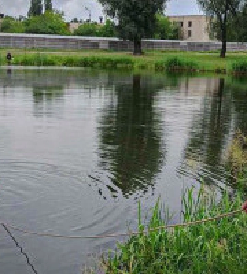 У Києві в районі ДВРЗ у озері виявили тіло чоловіка