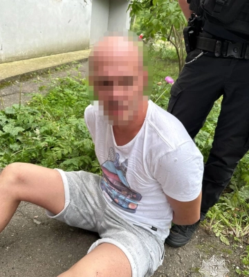 Вырвали деньги из рук. В Харькове двое мужчин ограбили прохожего среди дня