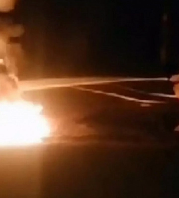 В Кривом Роге спасатели погасили горящую легковушку (ВИДЕО)