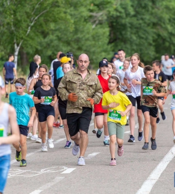 Бігли заради підтримки ЗСУ. Під Дніпром провели легкоатлетичний пробіг. Фото