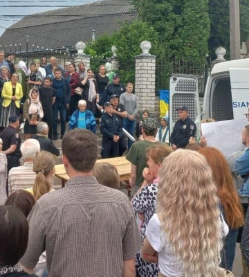 На Хмельниччині віряни УПЦ МП кричали «ганьба» військовим