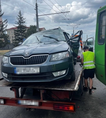 У Харкові в ДТП з маршруткою постраждав чоловік