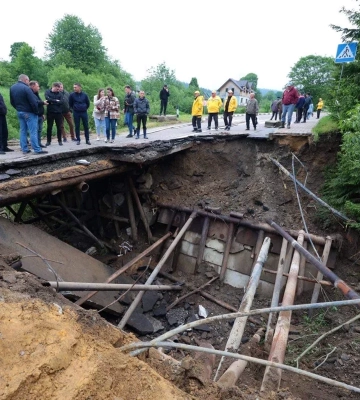Скільки коштів планують витратити на ремонт доріг на Львівщині, які постраждали внаслідок негоди