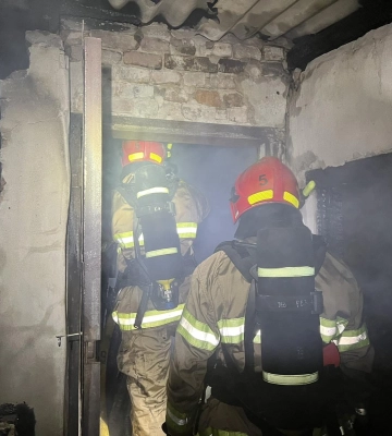 У Дубні вщент згоріла господарська будівля