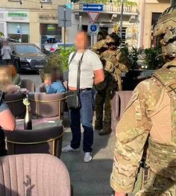 Вибивали гроші у військових: СБУ затримала злочинне угруповання