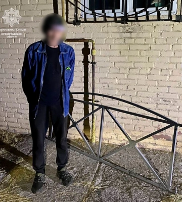 У Кропивницькому затримали чоловіка із вкраденою секцією паркану