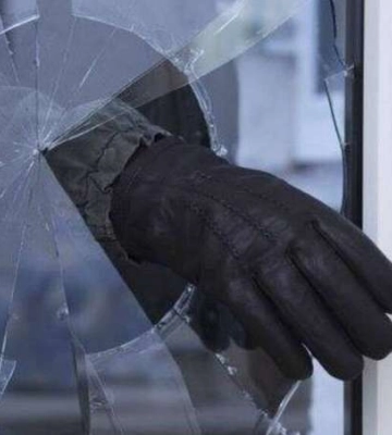 У Дніпрі чоловік пограбував магазин та втік без краденого