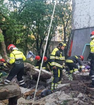 Взрыв в многоэтажке Киева: из-под завалов достали тело погибшего