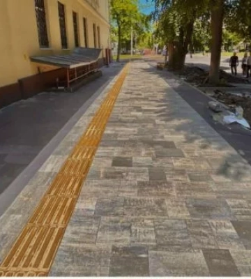 У Дніпрі реконструюють пішохідну та проїзну частини на вулиці Скоробогатова
