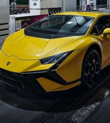 На дорогах України помітили новітній суперкар Lamborghini Huracan Tecnica