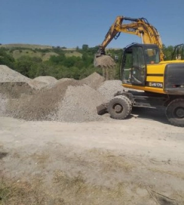 На місцевих дорогах Миколаївської області тривають аварійні ремонтні роботи