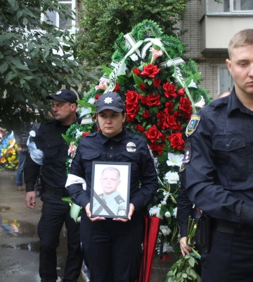 У Шостці в останню путь провели поліцейського Андрія Шелудька