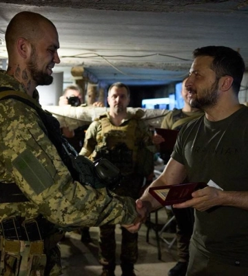 Зеленский наградил украинских военных на южном направлении