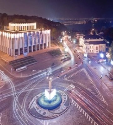 Змінювала назву 9 раз: як виглядала Європейська площа у Києві в минулому столітті, фото