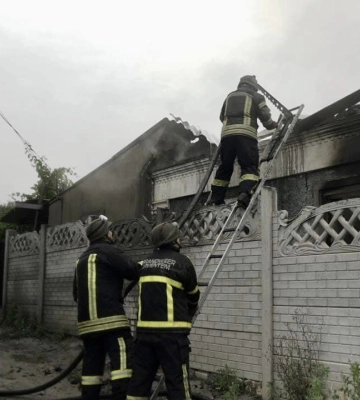 Протягом доби по території Херсонщини ворог випустив майже 300 снарядів, дві людини зазнали поранення, - ОВА