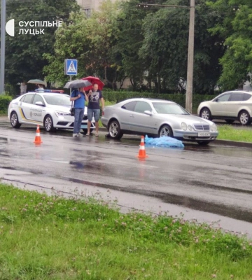 У Луцьку біля «Троянди» збили людину 