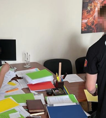 Украли более 7,5 млн гривен на строительстве поселковых амбулаторий: разоблачен чиновник ОВА и его сообщники