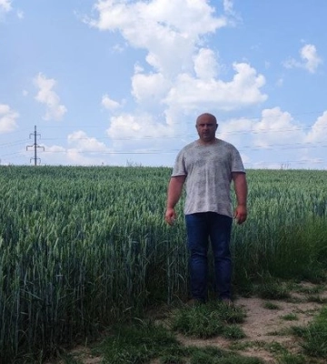 «Ми маємо працювати». Як фермер із Чернівецької області не зупинився попри війну та блокаду Одеських портів