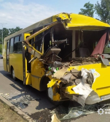 У Вінниці в ДТП постраждали п’ятнадцять осіб. З’явилось відео